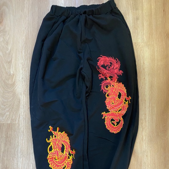 Zaful Pants - Black sweatpants with dragon print
